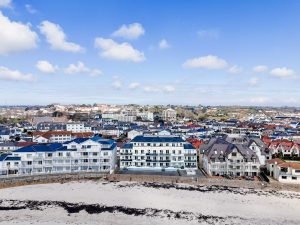 Penthouse beach front apartment with sea views