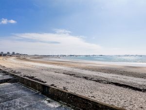 Penthouse beach front apartment with sea views
