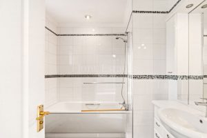 TWO BEDROOM SEASIDE APARTMENT