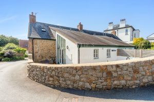 A Charming Blend of Tradition and Modern Comfort