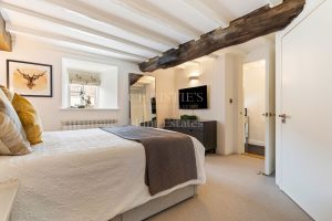 A Charming Blend of Tradition and Modern Comfort