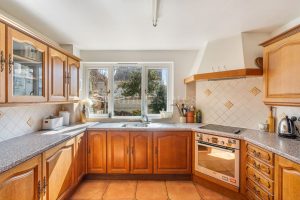 Great Family Home With South Facing Garden