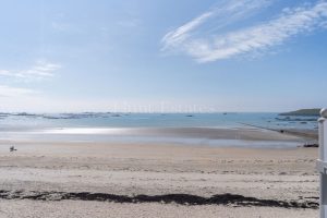 Penthouse beach front apartment with sea views