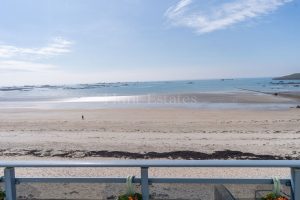 Penthouse beach front apartment with sea views