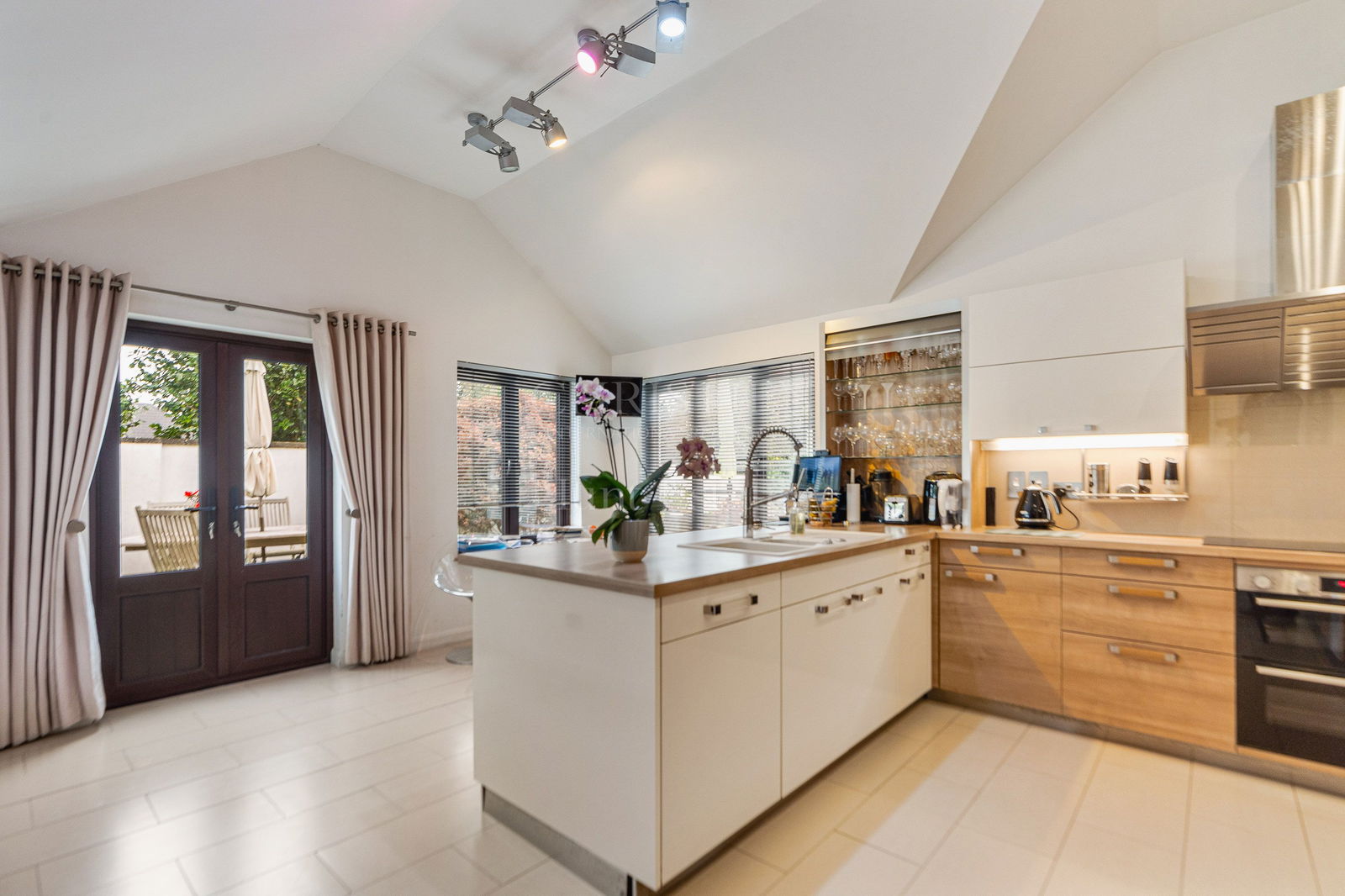 4 Bedroom Single Family Home/House's Image 3
