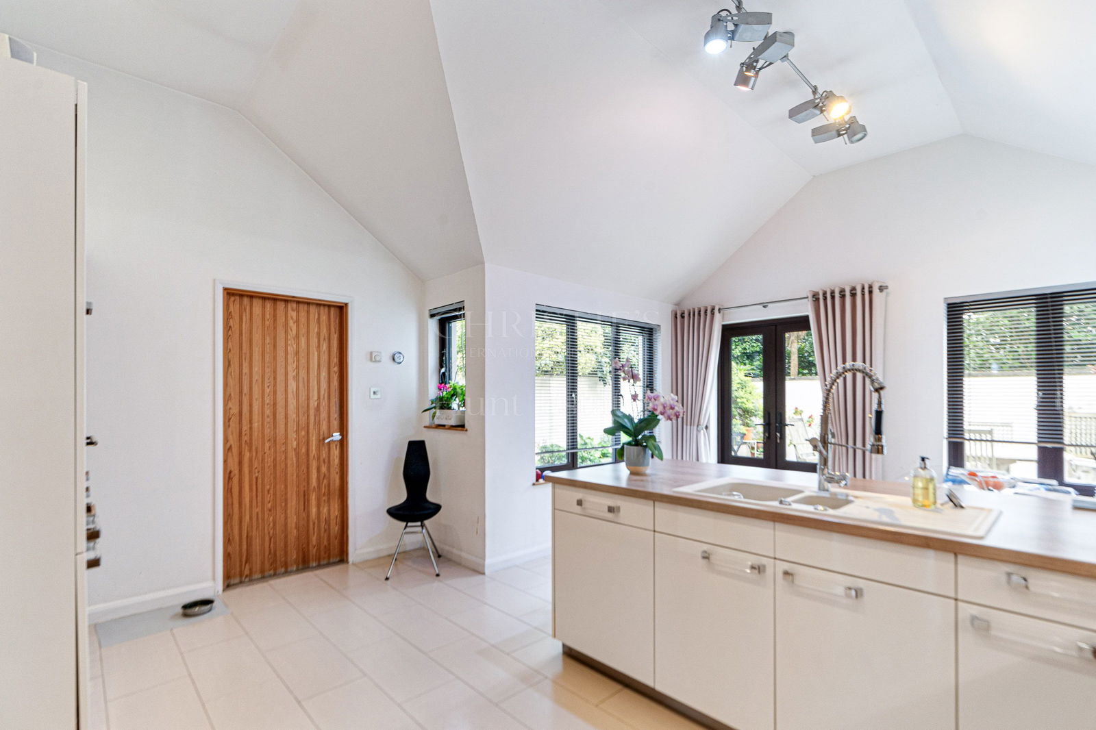 4 Bedroom Single Family Home/House's Image 4