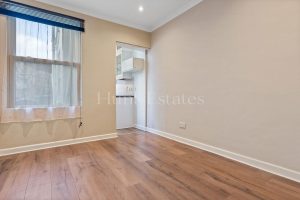 One bedroom ground floor apartment with communal courtyard