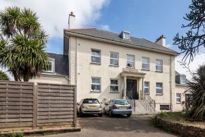 Two-Bedroom Purpose-Built Apartment With Parking