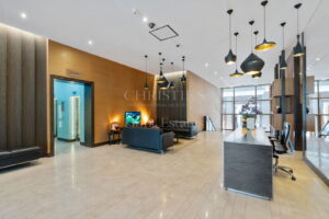 Top Floor Immaculate Apartment At Castle Quay