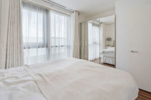 Top Floor Immaculate Apartment At Castle Quay