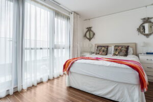 Top Floor Immaculate Apartment At Castle Quay