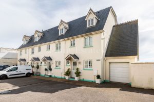 Three bedroom home with sea views&nbsp;