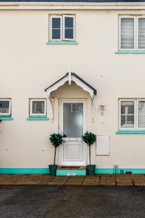 Three bedroom home with sea views&nbsp;