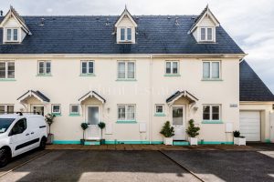 Three bedroom home with sea views&nbsp;