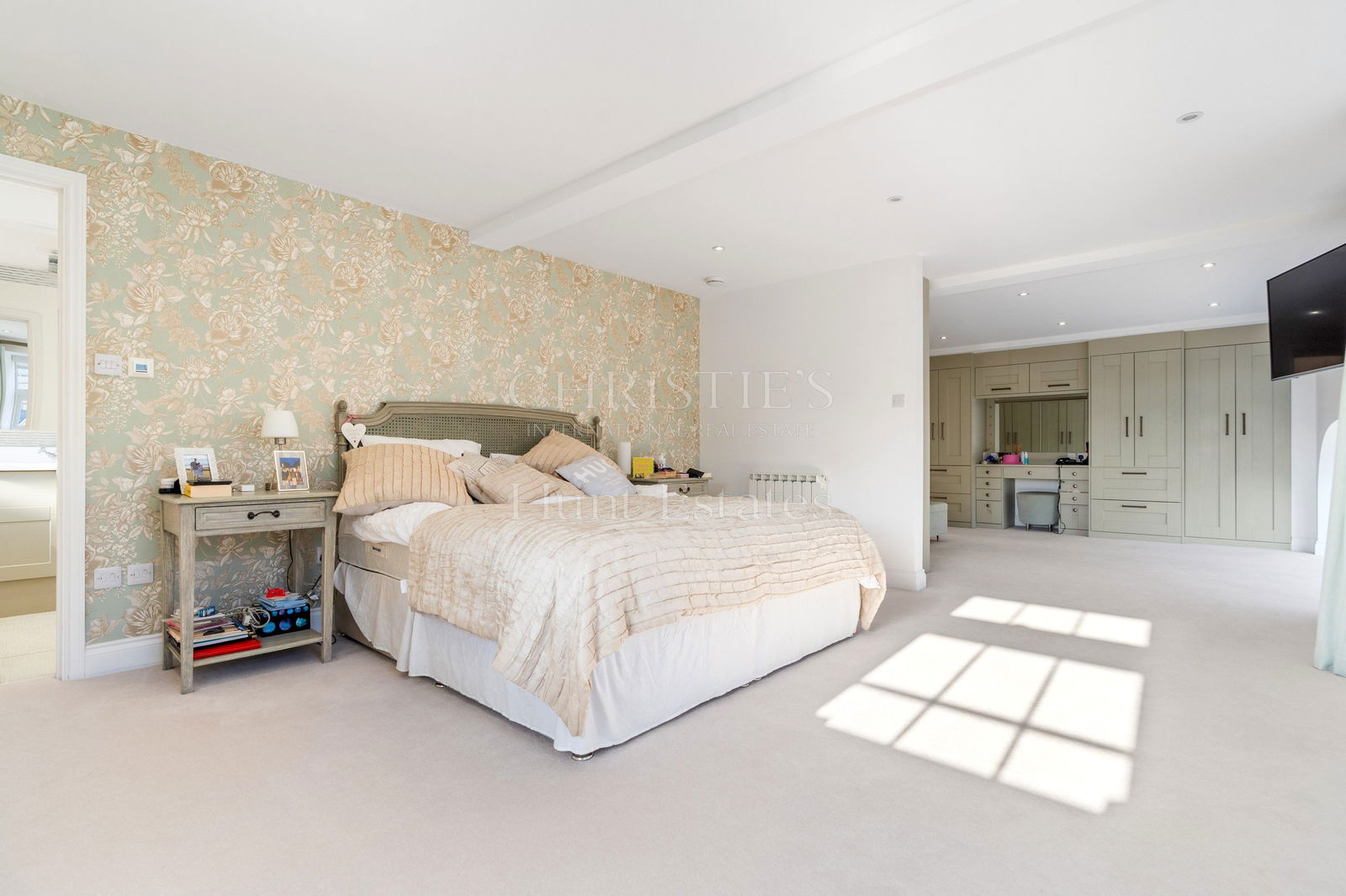 5 Bedroom Single Family Home/House's Image 19