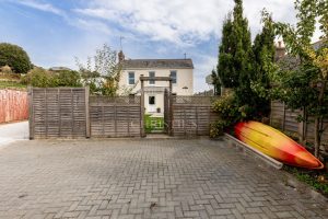 Cottage Style Four Bedroom House With Sunny Aspect Garden&nbsp;