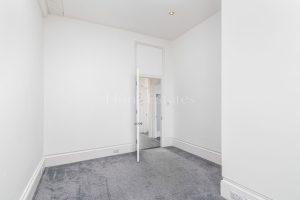 Light and airy two bedroom apartment in a quiet location