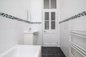 Light and airy two bedroom apartment in a quiet location