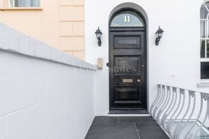 Light and airy two bedroom apartment in a quiet location