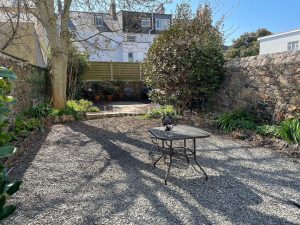 Light and airy two bedroom apartment in a quiet location