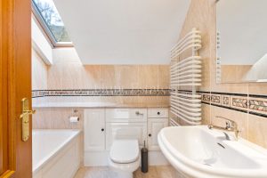 Penthouse Apartment Set in Picturesque Location with Sea Views