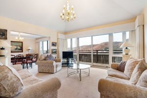 Penthouse Apartment Set in Picturesque Location with Sea Views