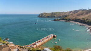 Penthouse Apartment Set in Picturesque Location with Sea Views