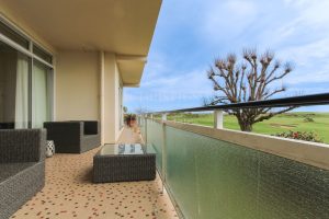 Spacious Apartment Overlooking The Royal Jersey Golf Course