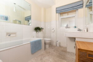 Spacious Apartment Overlooking The Royal Jersey Golf Course