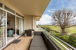 Spacious Apartment Overlooking The Royal Jersey Golf Course