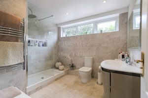 Spacious Apartment Overlooking The Royal Jersey Golf Course