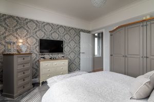 Spacious bungalow with sea views