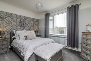 Spacious bungalow with sea views