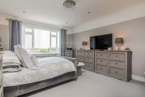 Spacious bungalow with sea views