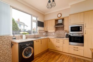 Spacious bungalow with sea views