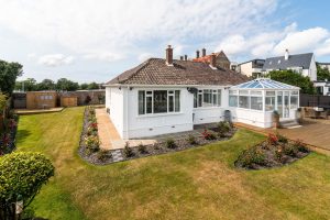 Spacious bungalow with sea views