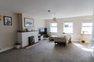 DETACHED TWO BEDROOM HOUSE WITH GARAGE AND GARDEN