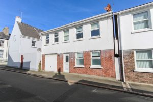 DETACHED TWO BEDROOM HOUSE WITH GARAGE AND GARDEN
