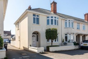 Elegant three bedroom house near the beach