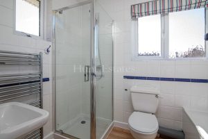 Elegant three bedroom house near the beach