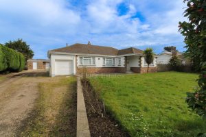 Detached Bungalow In Quiet Location With Field, Stable And Multipurpose Storage