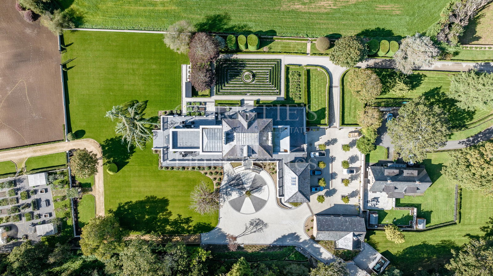 8 Bedroom Single Family Home/House's Image 69