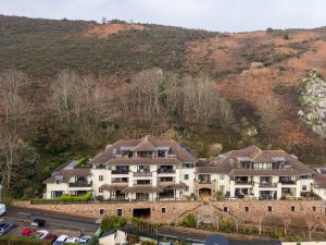 Penthouse Apartment Set in Picturesque Location with Sea Views