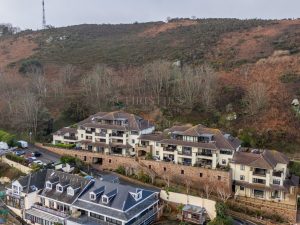Penthouse Apartment Set in Picturesque Location with Sea Views