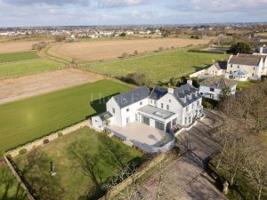 Large Family Home In Outstanding, Walk In Condition