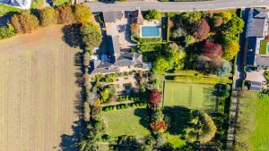 AN IMPRESSIVE FAMILY HOME WITH EXTENSIVE GROUNDS, POOL, AND TENNIS COURT
