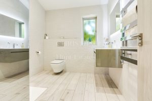 BEAUTIFUL DETACHED HOME WITH SEA VIEWS ACROSS OUAISNE BAY