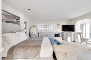 Immaculate home opposite the beach near Le Hocq