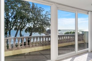 Immaculate home opposite the beach near Le Hocq