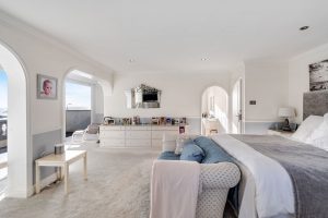 Immaculate home opposite the beach near Le Hocq